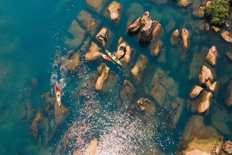 Sông Chày Hang Tối: Du khách chèo thuyền kayak trên sông Chày